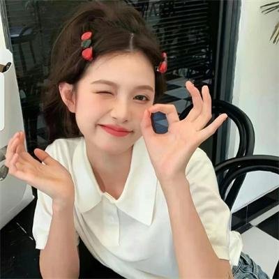 穿黄靴子的女孩
